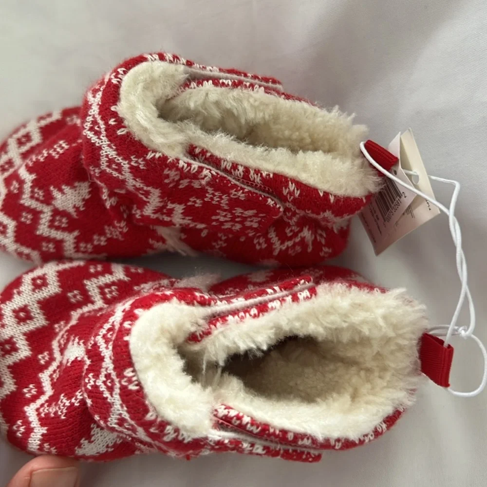 NWT Old Navy Red Sweater Baby Slippers 12-18M